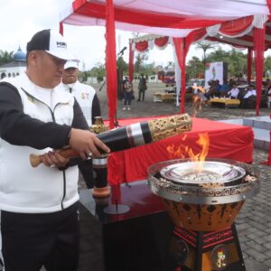 Kapolres Pimpin Upacara Kirab Api PON XXI Aceh-Sumut 2024, Disambut Meriah di Kabupaten Simalungun