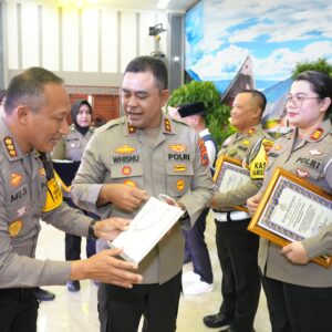 Kasat Lantas Polres Siantar Terima Penghargaan dari Kapolda Sumut Ungkap Kasus Tabrak Lari