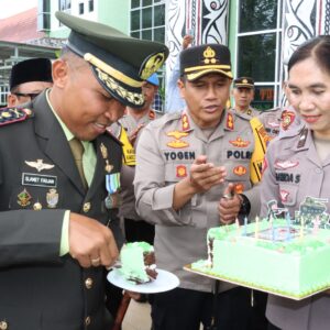 Hut TNI Ke 79, Dandim 0207/Simalungun Dapat Surprise dari Kapolres Pematang Siantar