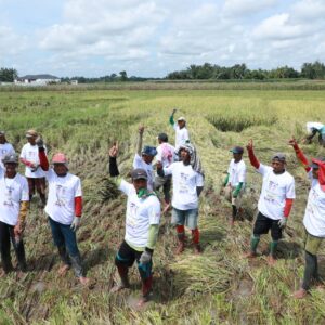 Antusias Warga Dengan Kedatangan Radiapoh Hasiholan Sinaga di Pematang Bandar