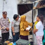 Polsek Siantar Marihat Dampingi Walikota Pematangsiantar Berikan Bantuan kepada Warga Korban Rumah Terbakar